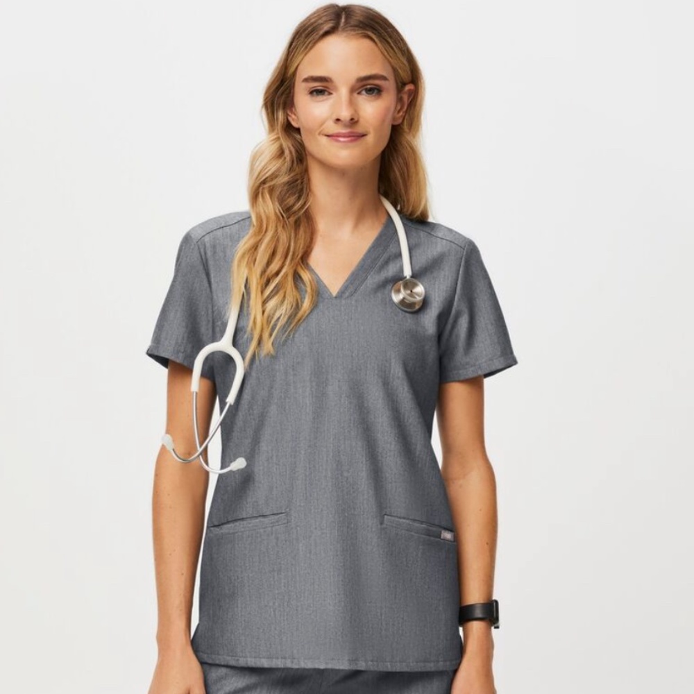 Figs Casma Three-Pocket Scrub Top Graphite